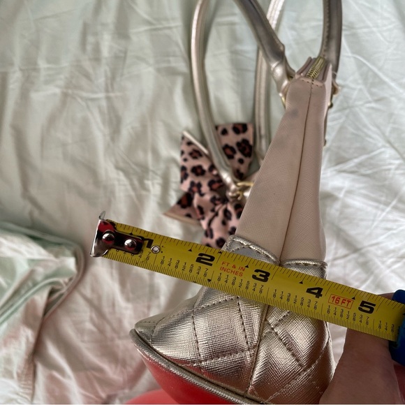 Betsey Johnson NY beige gold quilted shoulder purse cheetah bow - Picture 13 of 15